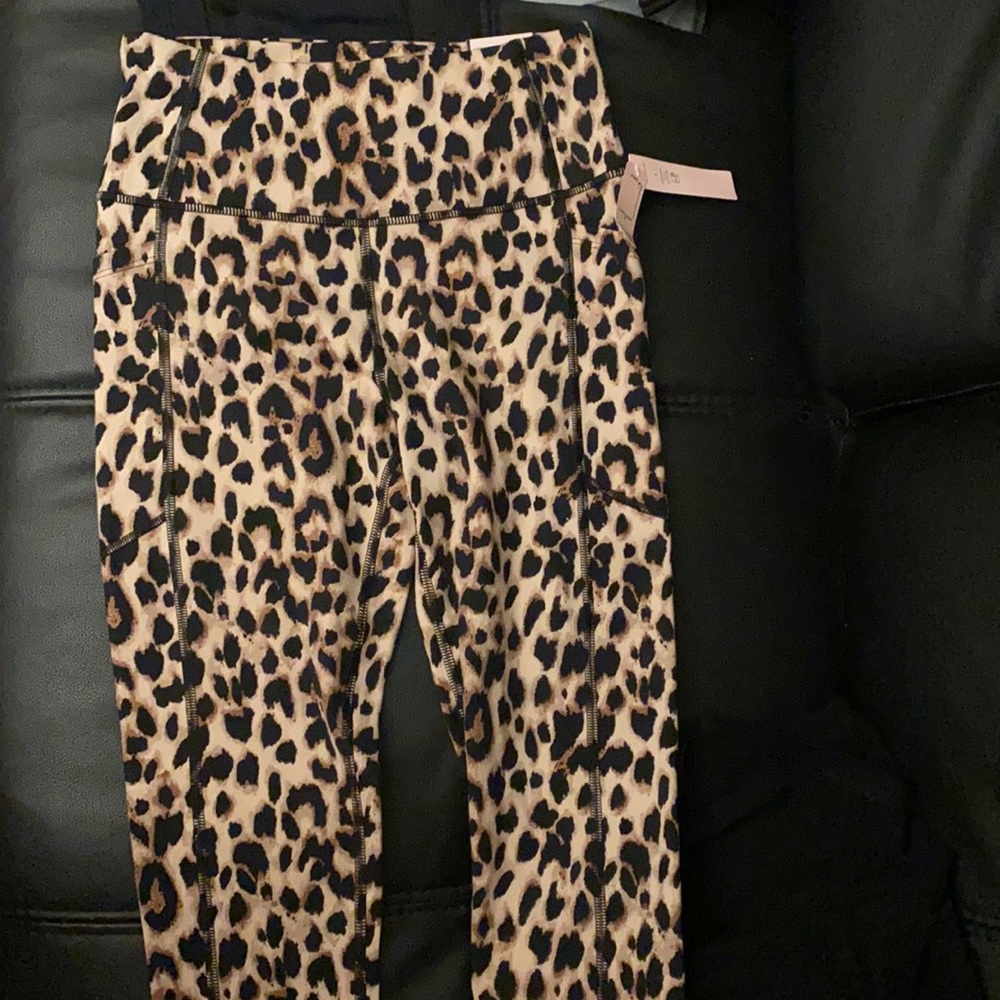 Victoria’s Secret 7/8 length size 4 cheetah print leggings